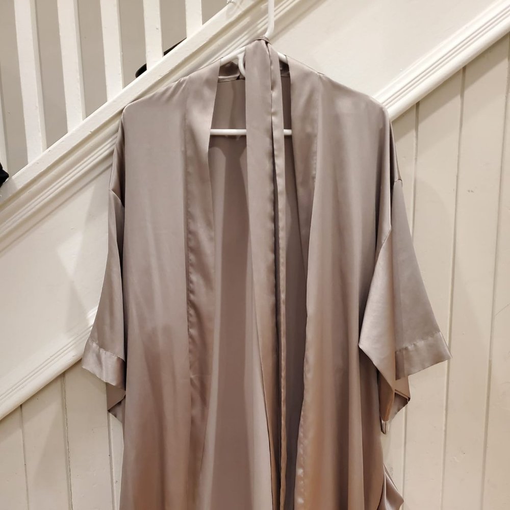 Victoria's Secret Tope Satin Robe - Size Medium/Large